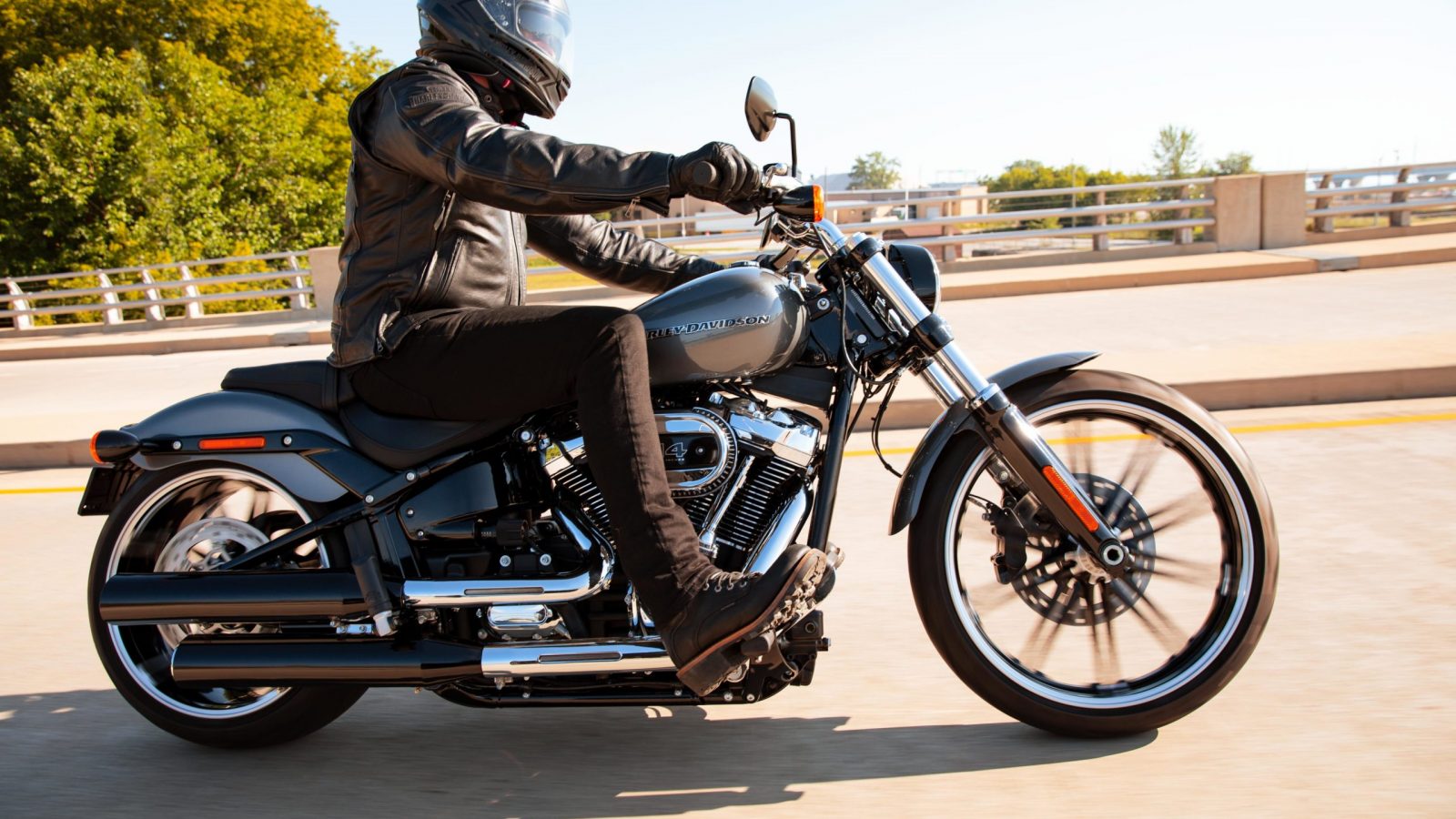 201461_my21_fxbrs_hdi_riding_0044_jk-3