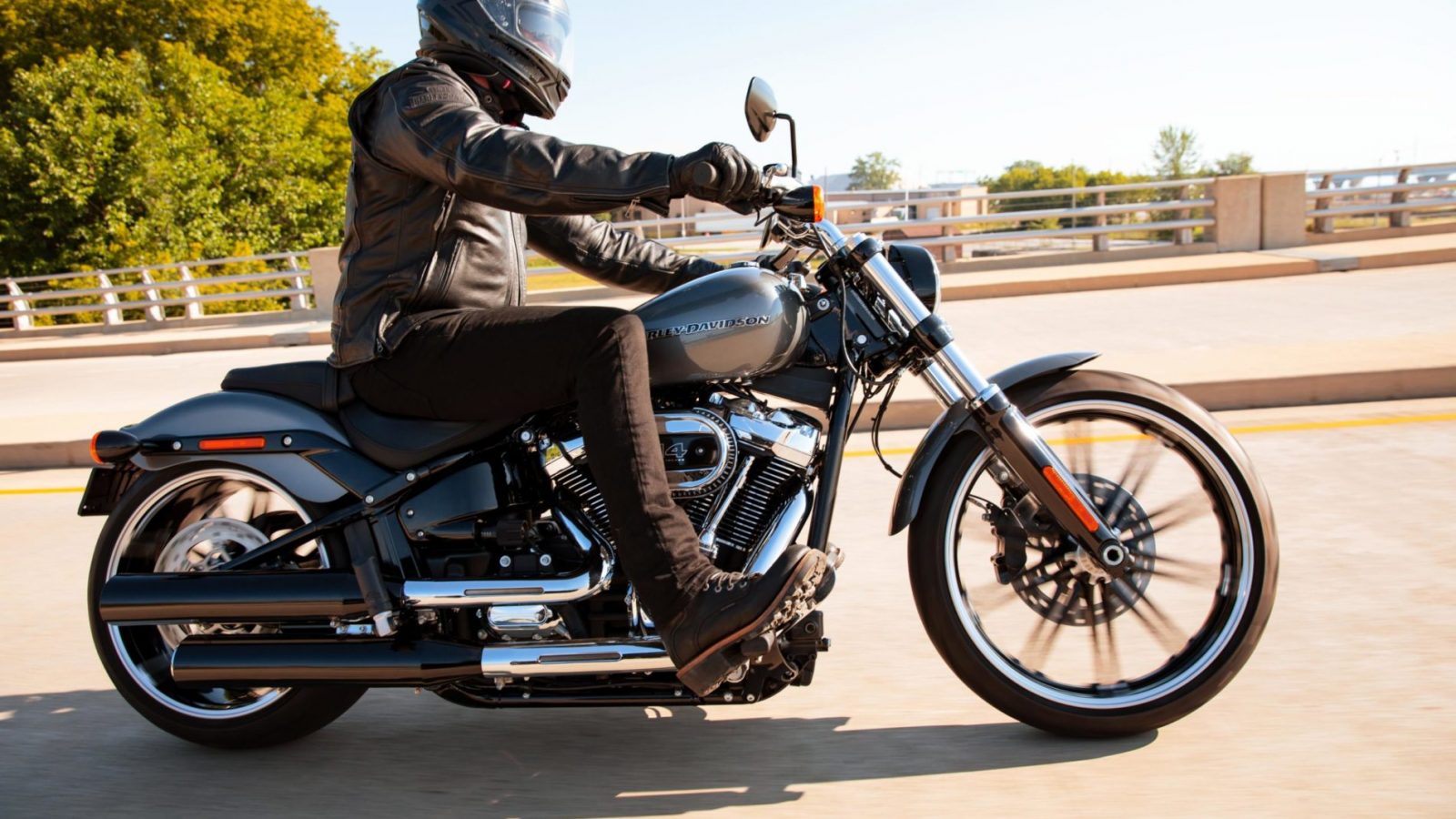 201461_my21_fxbrs_hdi_riding_0044_jk-3